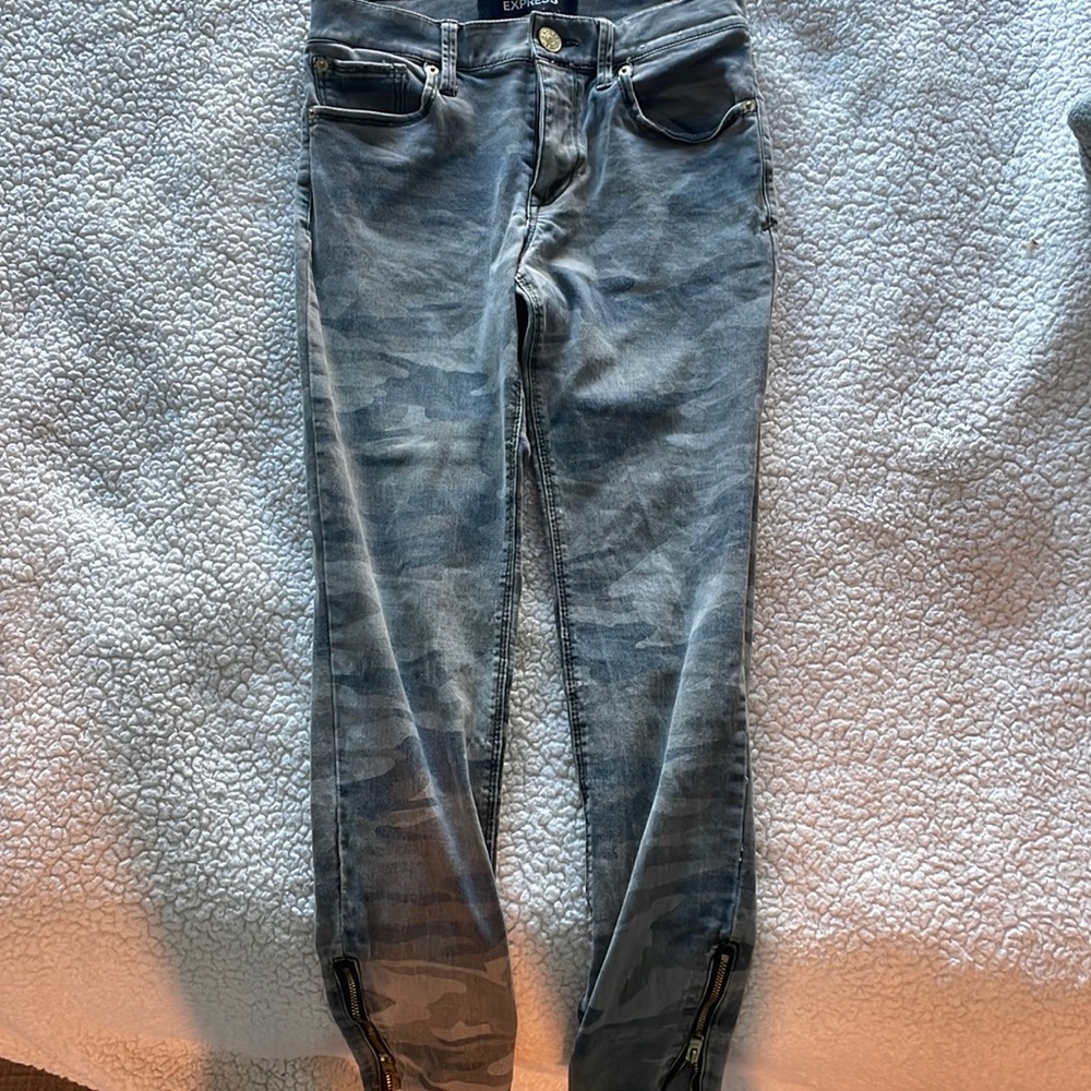 EXPRESS light wash camo jeans- size 00